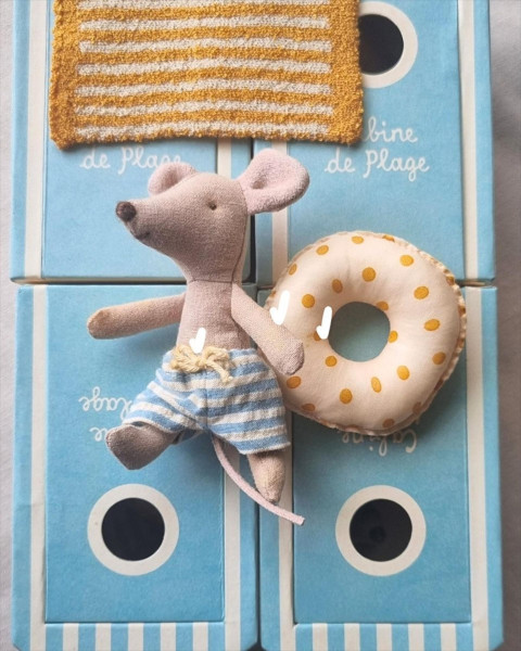 Imperfect Maileg Beach Mouse Little Brother in Cabin De Plage