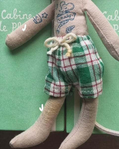 Imperfect Maileg Beach Mouse Dad in Cabin De Plage